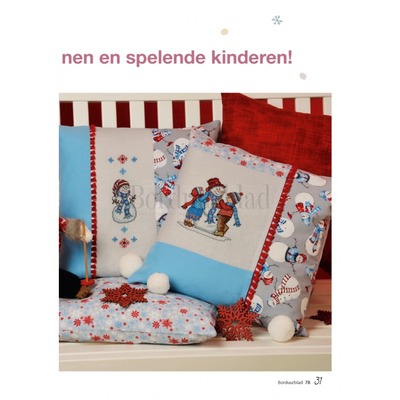 Borduurblad productfoto Patroon Twee kussens: sneeuwmannen en spelende kinderen