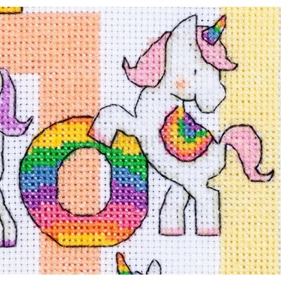 Borduurblad productfoto Patroon Een eenhoorn-alfabet in regenboogkleurtjes! 2