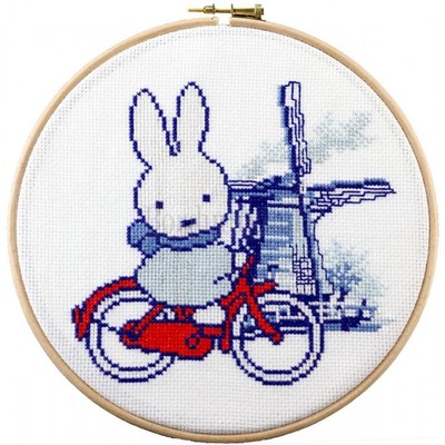 Borduurblad productfoto Borduurpakket Pako - Nijntje Holland op de fiets - Dick Bruna