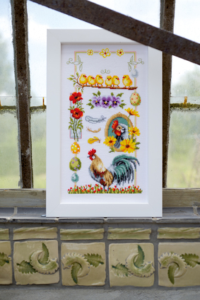 Borduurblad productfoto Borduurpakket Vervaco 'Met de kippen op stok'