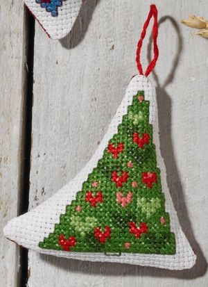 Borduurblad productfoto Borduurpakket Permin ‘Hanger witte kerstboom’