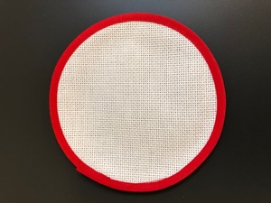 Borduurblad productfoto Permin Jampotdeksel met rode rand