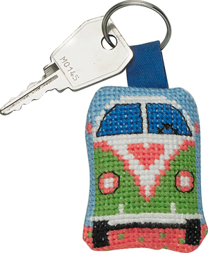 Borduurblad productfoto Borduurpakket Permin Sleutelhanger ‘Green Car’