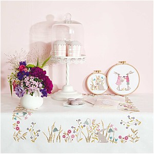 Borduurblad productfoto Borduurpakket Rico Design Tafelkleed ‘Haasjes'