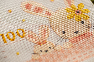 Borduurblad productfoto Borduurpakket Vervaco Groeimeter ‘Lieve konijntjes’ 2