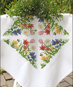 Borduurblad productfoto LINDNER KREUZSTICHE DEKSERVET FLAMME 80 X 80 CM - WIT