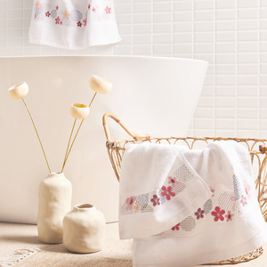 Borduurblad productfoto Patroon Bloemetjes Badgoed - Rico Design