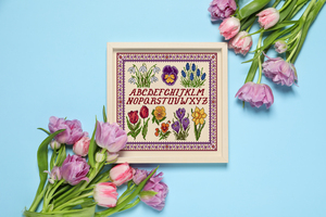 Borduurblad productfoto Patroon Voorjaarsbloemen Sampler - Loes de Kleuver
