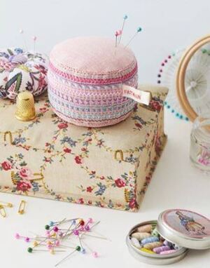 Borduurblad productfoto Boek Accessoires brodés univers Sajou - Marie Suarez 2